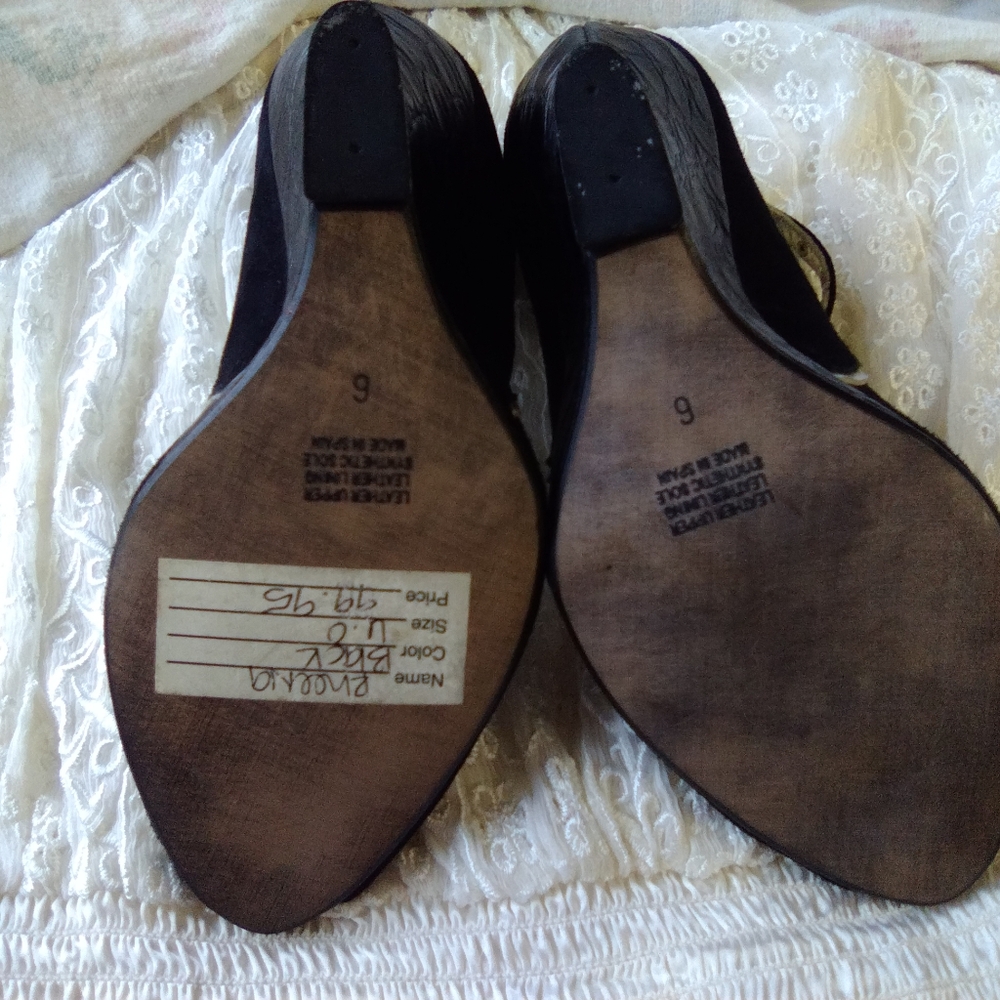 Steven Madden "Rheena" black Velvet Wedges trimmed in silver,made in Spain. - Picture 7 of 10
